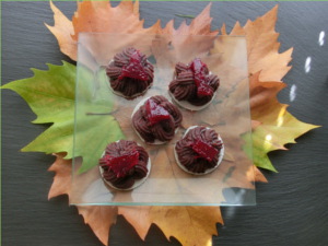 selbstgemachte wagashi aus roter bohnenpaste